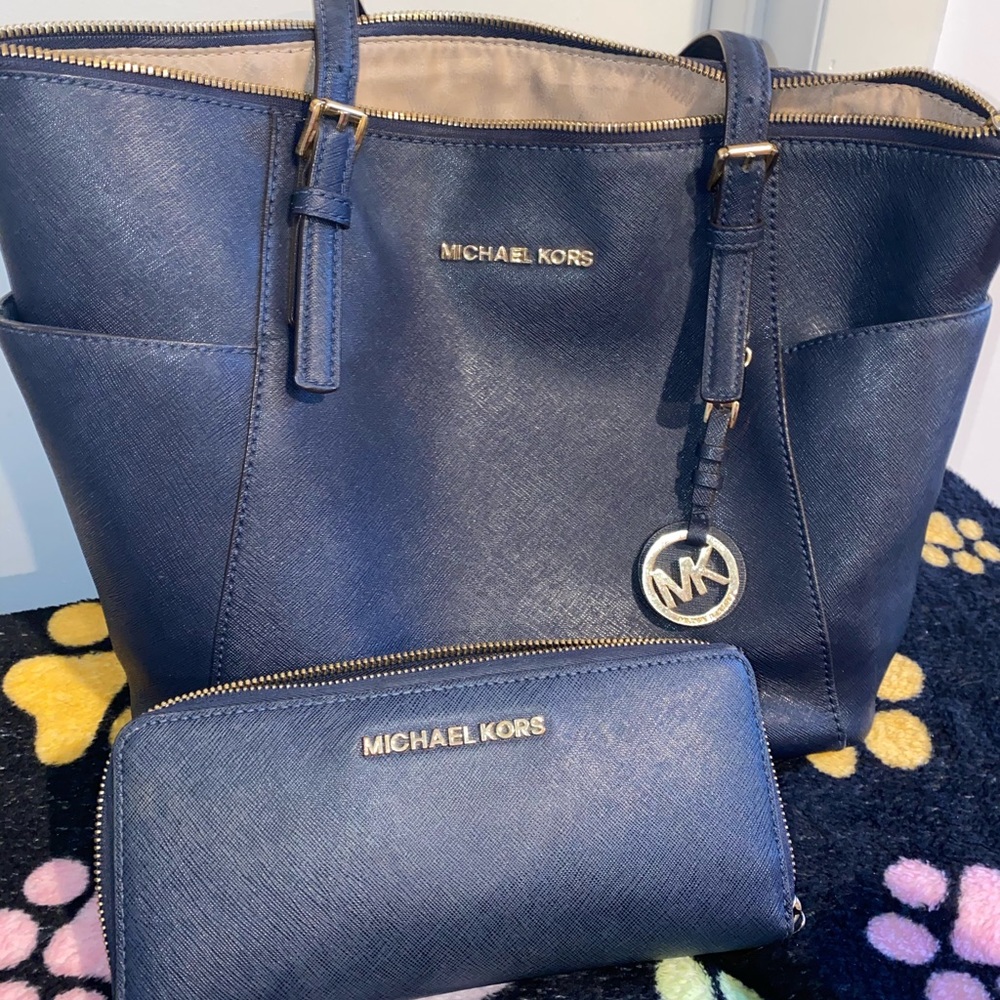 Michael kors purse with matching wallet